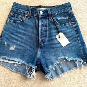 Levi’s Ribcage Shorts - Size 25